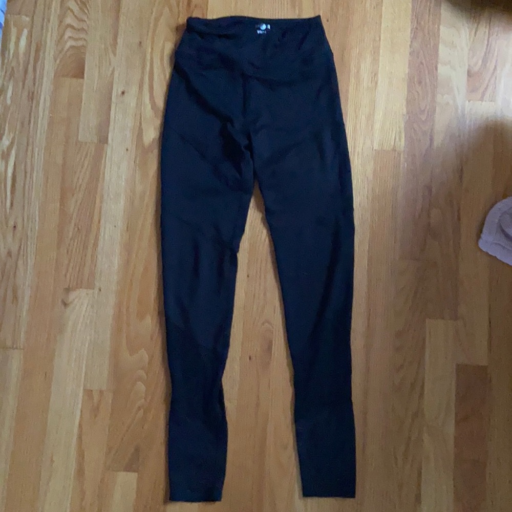 Black legging with mesh
